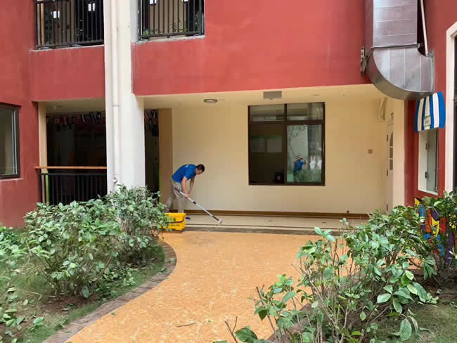 四川宜賓市《宜賓香港偉才國際教育集團》偉才幼兒園全院地面防滑施工