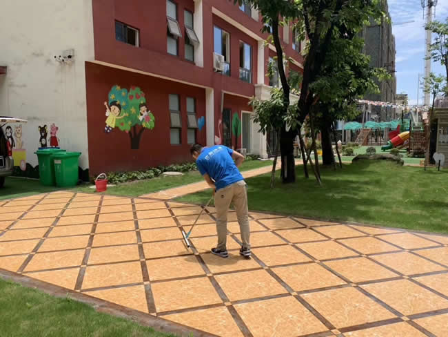 四川宜賓市《宜賓香港偉才國際教育集團》偉才幼兒園全院地面防滑施工