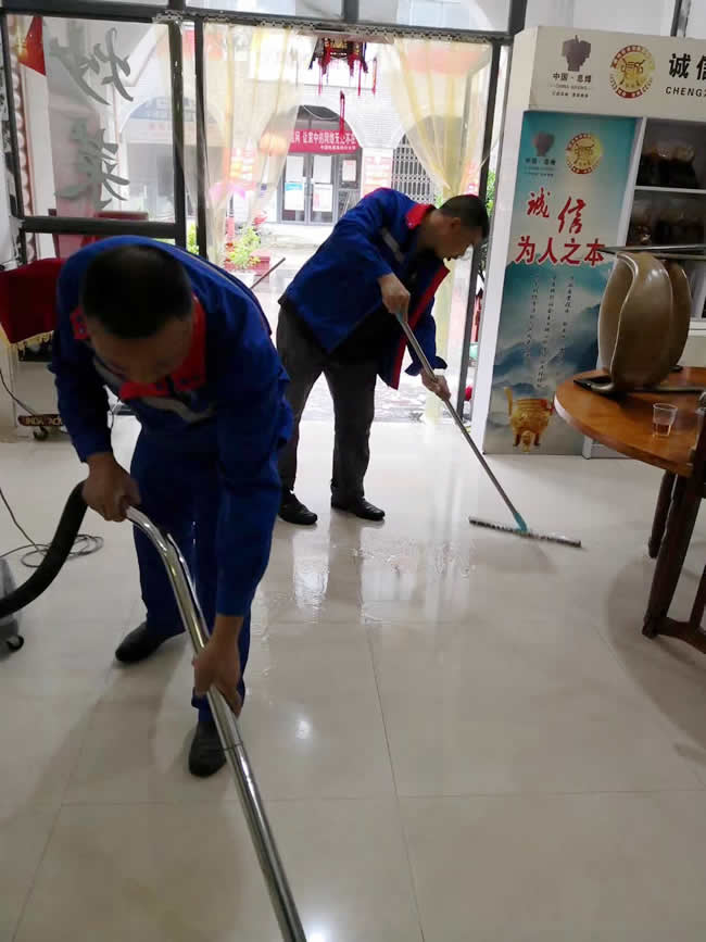 貴陽(yáng)市息烽縣旅游小鎮“黃南武陽(yáng)朗辣子雞老店”地面防滑